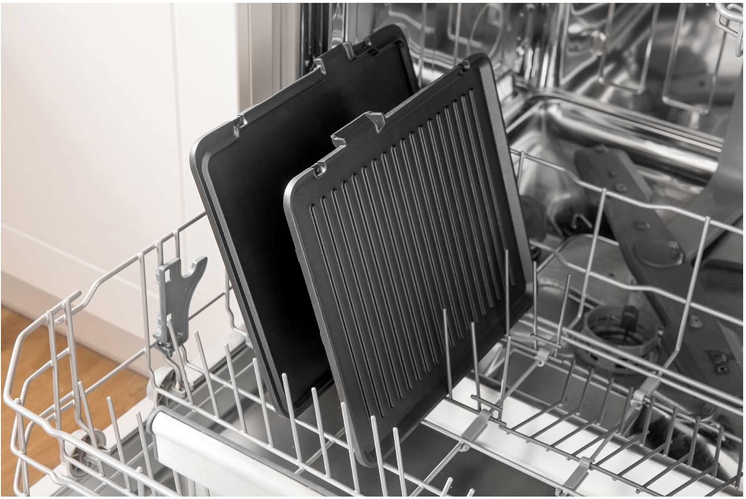 Sencor Contact Grill Non-stick grill plates of 3rd Generation with integrated heating spiral