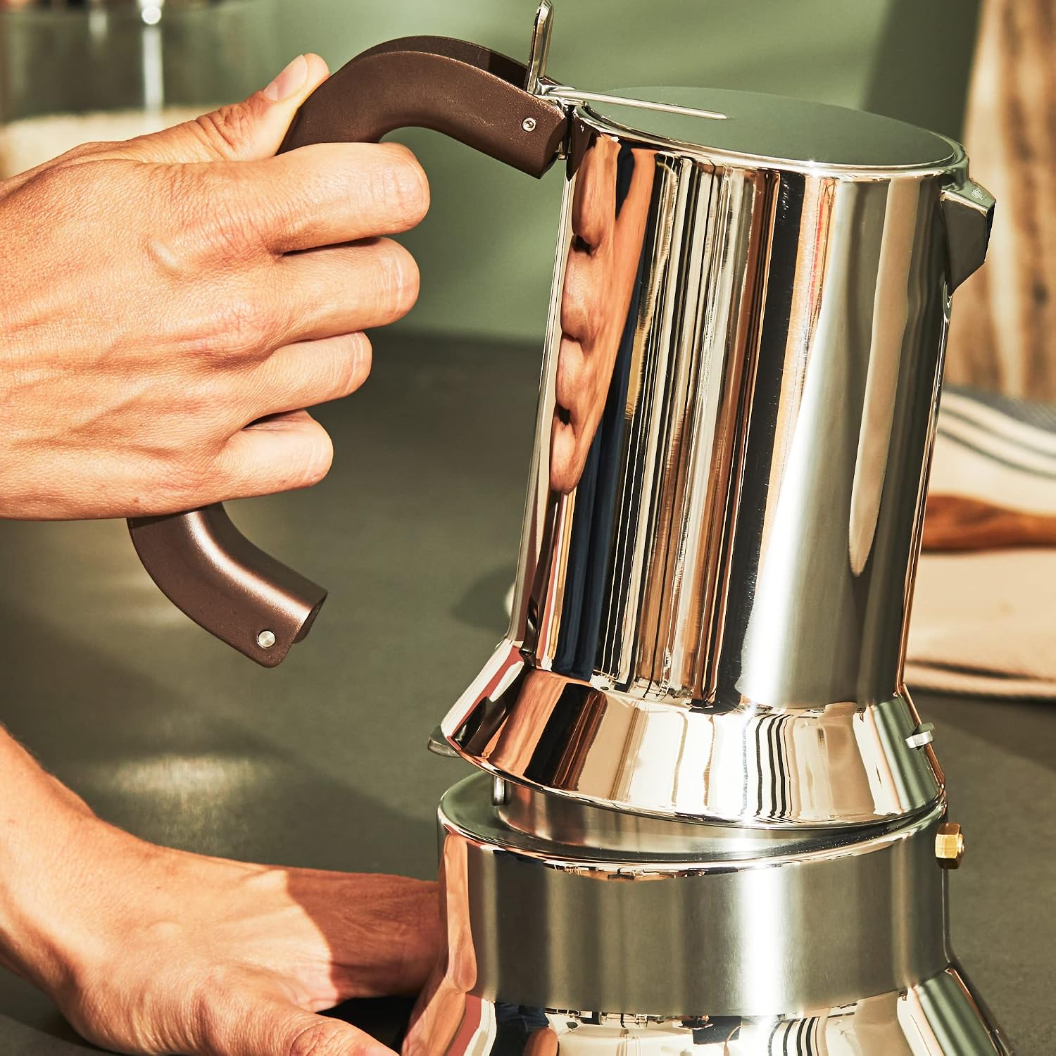 Alessi 9090/3 - Design Stovetop Espresso Coffee Maker, 18/10 Stainless Steel, Mirror Polished, 3 cups