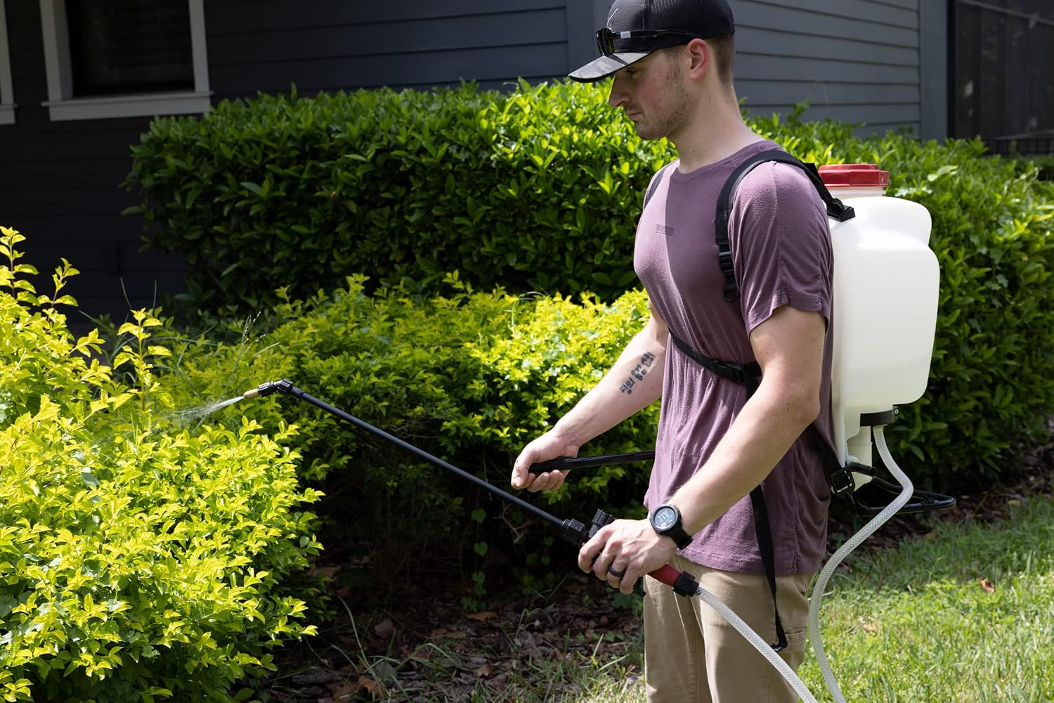 Mosquito Magician 1 Gallon Liquid Concentrate & 15L Battery Operated Backpack Sprayer - User-Friendly - for Yards, Lawns, Patios - Kills Mosquitoes, Fleas, Fire Ants - with 6 Natural Essential Oils