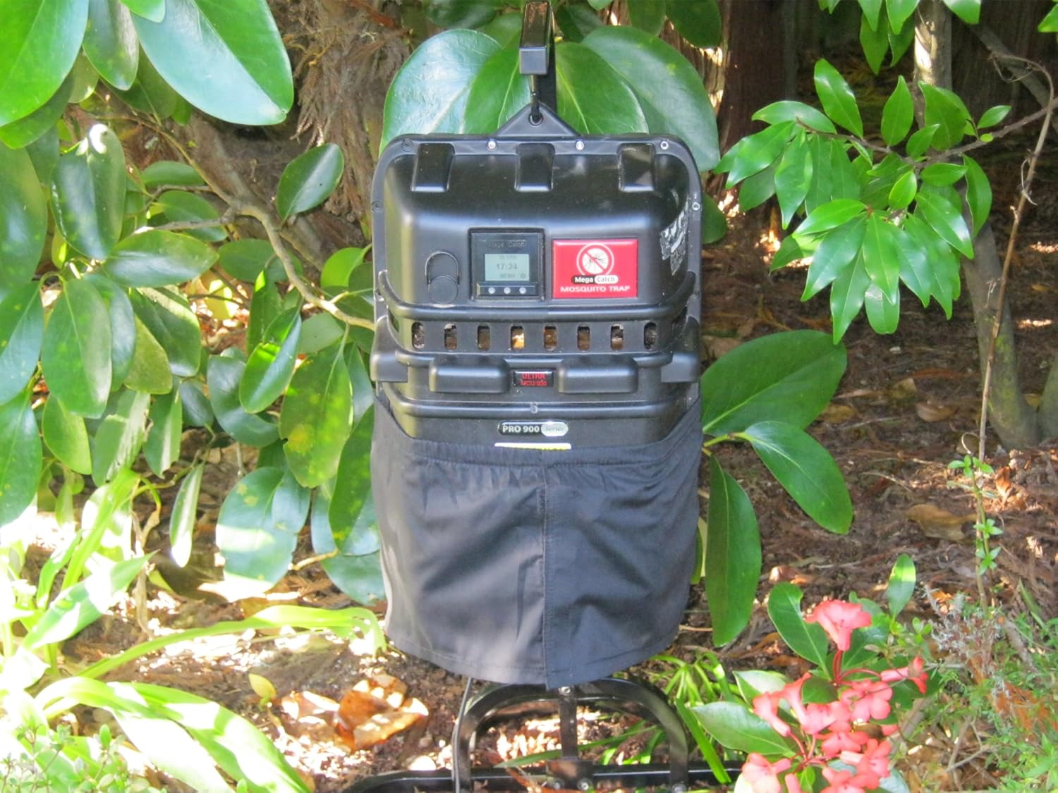 Ultra Pro 900 | CO2 Mosquito Trap | Outdoor Mosquito Trap | Fly Trap for Gnats, Sand Flies & Black Flies | Mosquito Killer | Flying Insect Trap | Covers 1.5 Acres | Bug Zapper Alternative